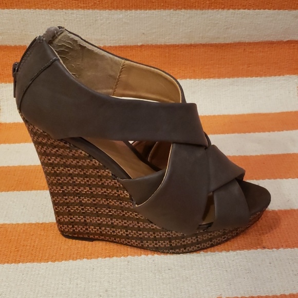 Free Gift w/Purchase. Qupid wedges - Picture 1 of 6